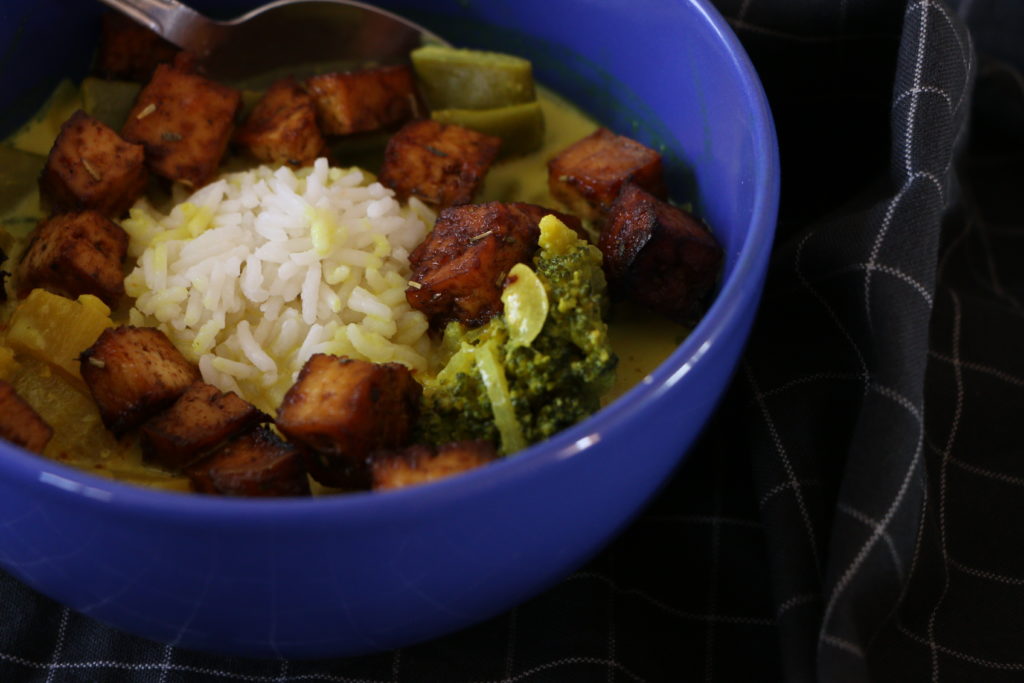 soupe de curry et tofu