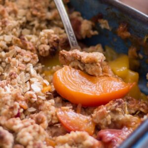 Crumble pêche mangue