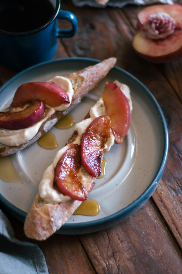 Tartines creamcheese et pêche