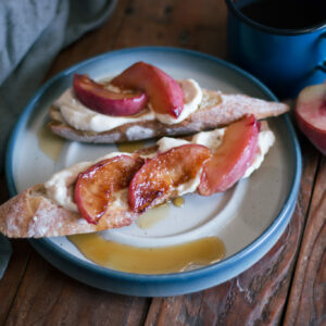 Tartines creamcheese et pêche