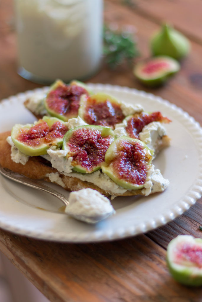 Tartines fauxmage et figues