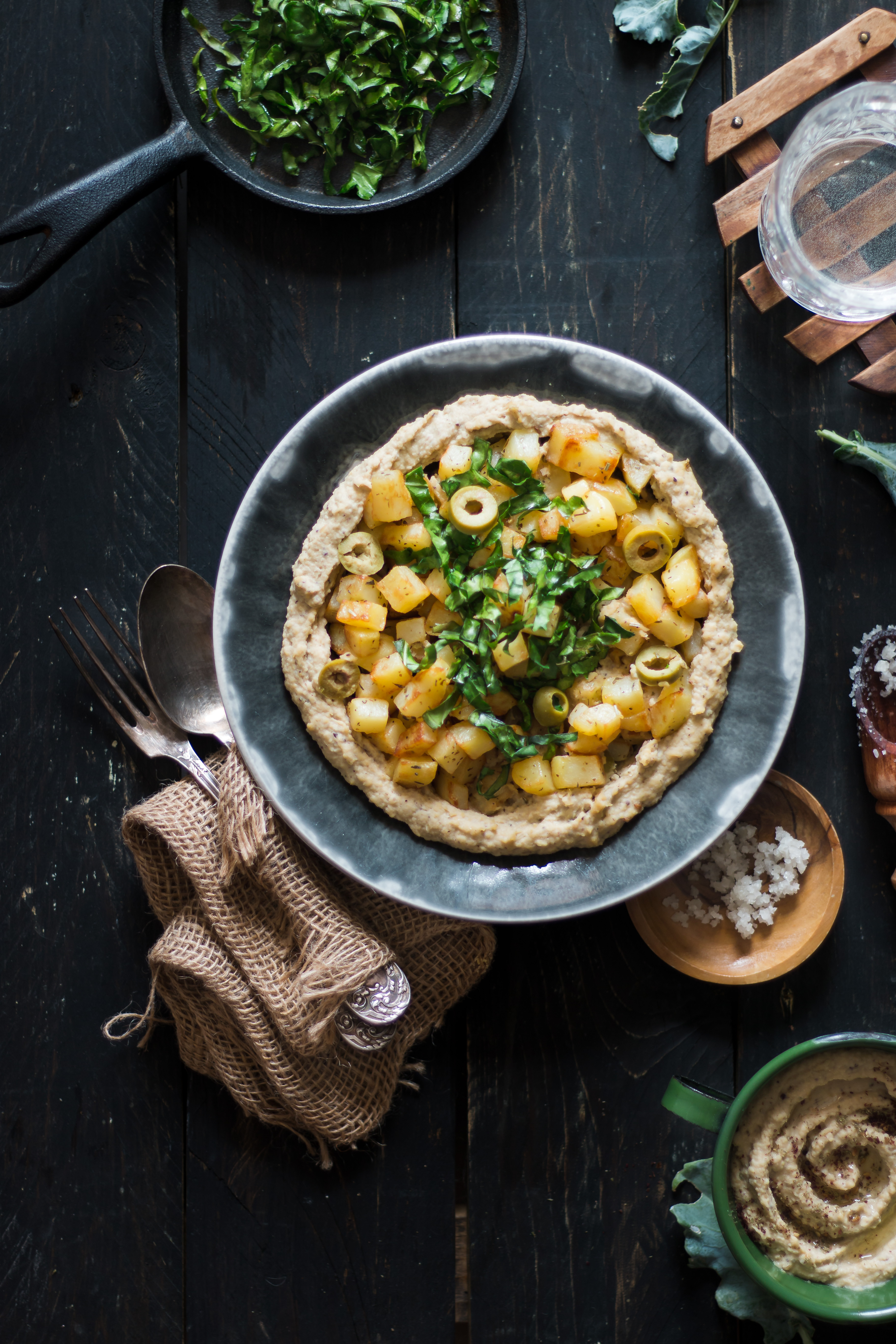 Assiette houmous pomme de terre