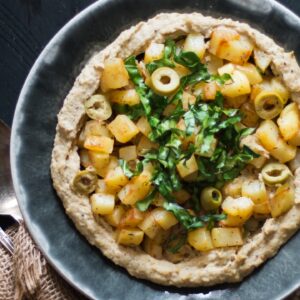 Assiette houmous pomme de terre