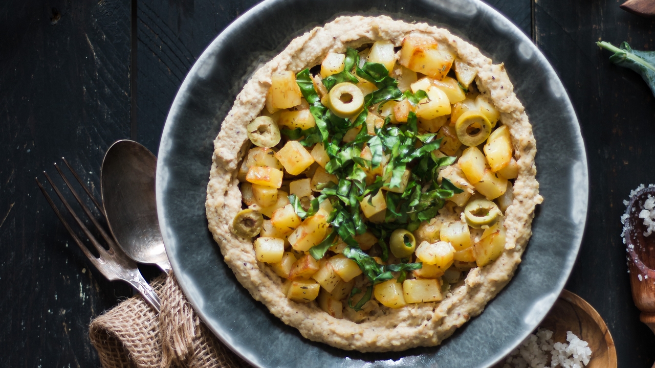 Assiette houmous pomme de terre