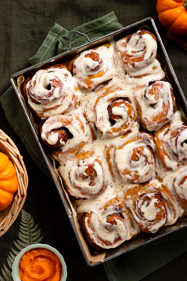 Pumpkin cinnamon rolls vegan